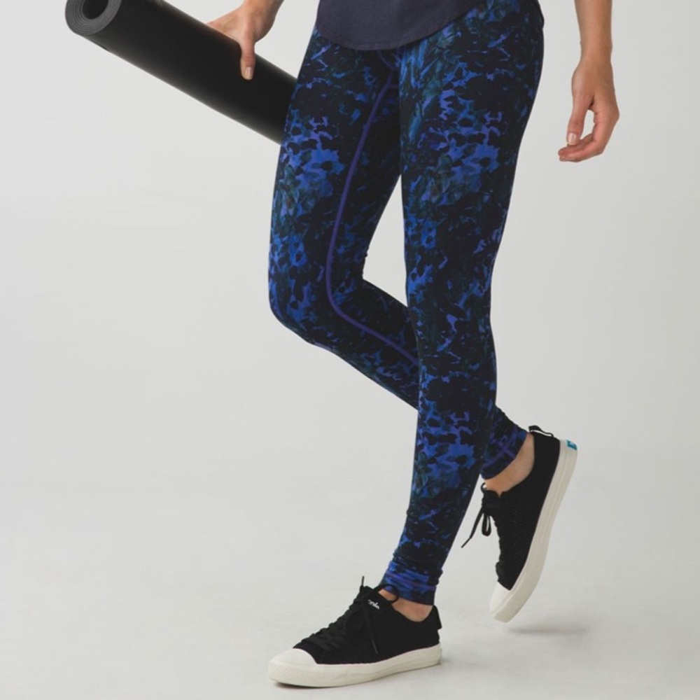 Lululemon Wunder Under *Full-On Luon
Floral Sport Backdrop Iris Flower Size 2